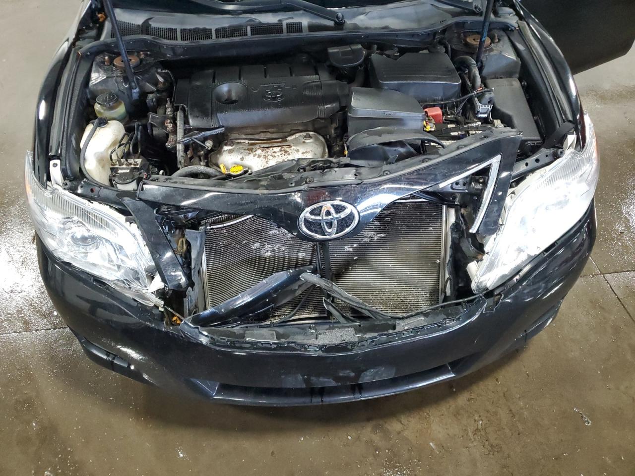 TOYOTA CAMRY BASE