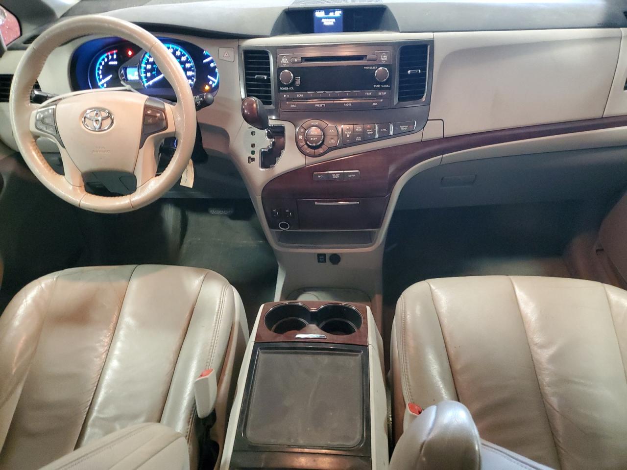 TOYOTA SIENNA XLE