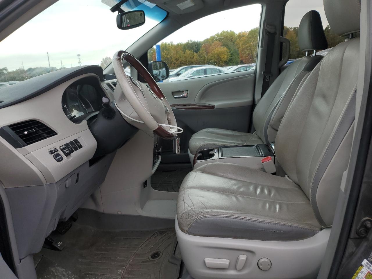 TOYOTA SIENNA XLE