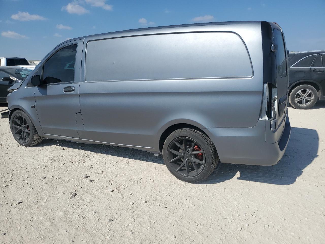 MERCEDES-BENZ METRIS