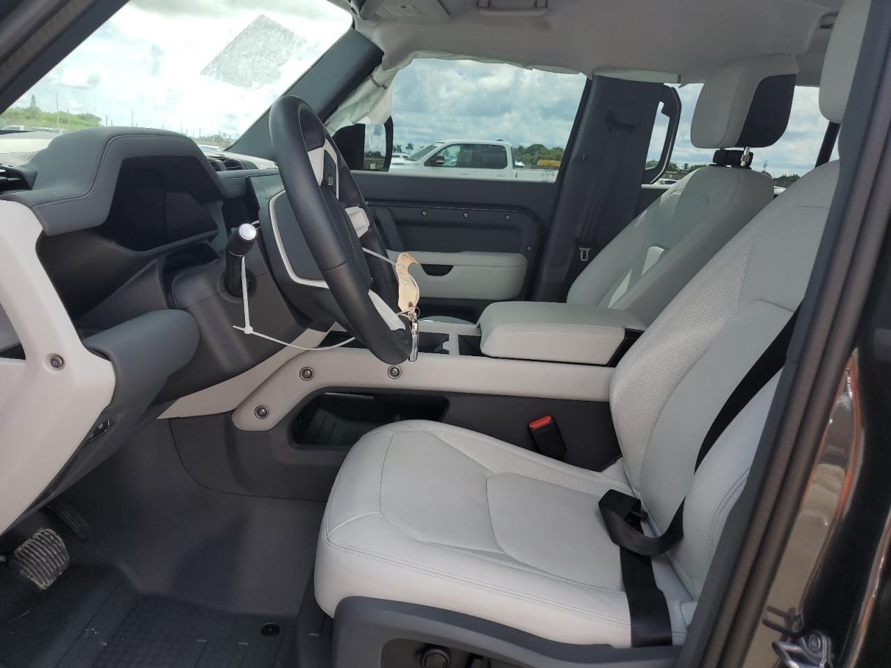 LAND ROVER DEFENDER 110 X-DYNAMIC SE