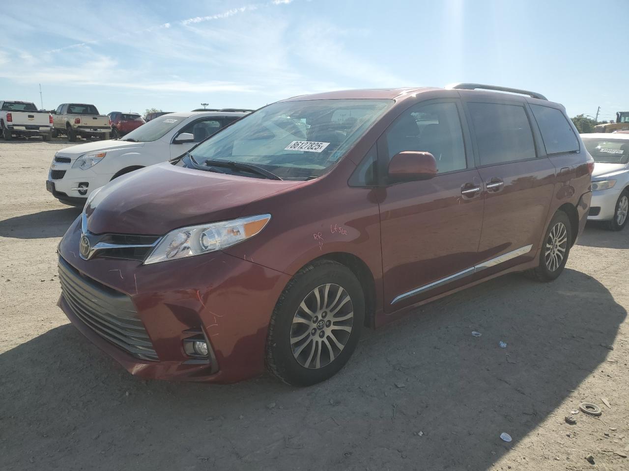 Lot #3265798236 2018 TOYOTA SIENNA XLE
