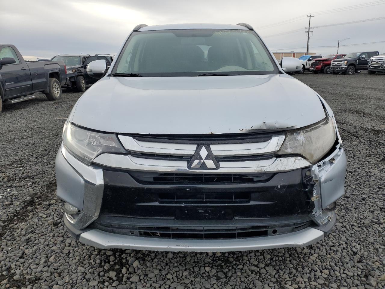 MITSUBISHI OUTLANDER SE