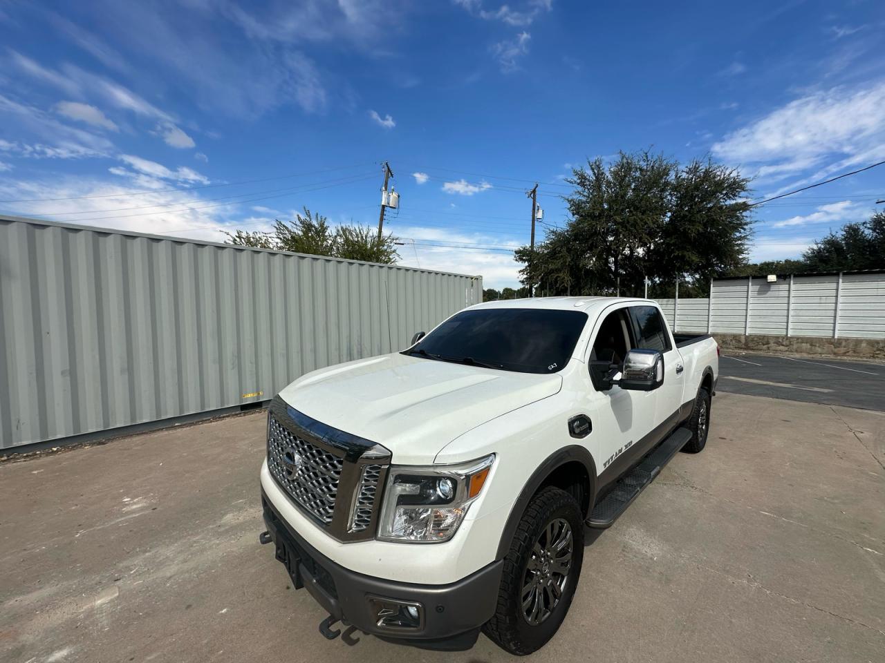 NISSAN TITAN SL