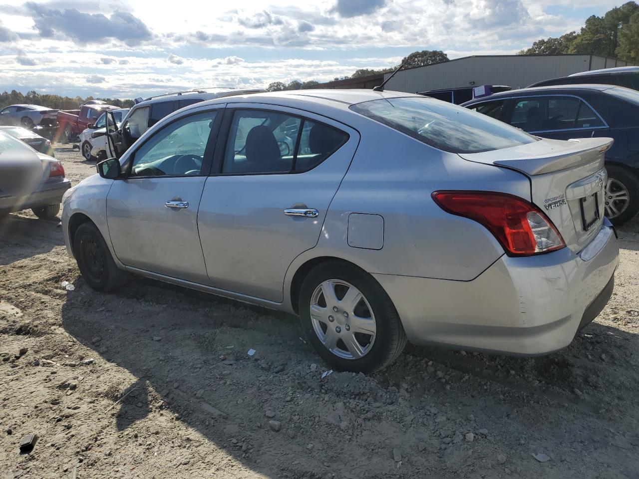 NISSAN VERSA S