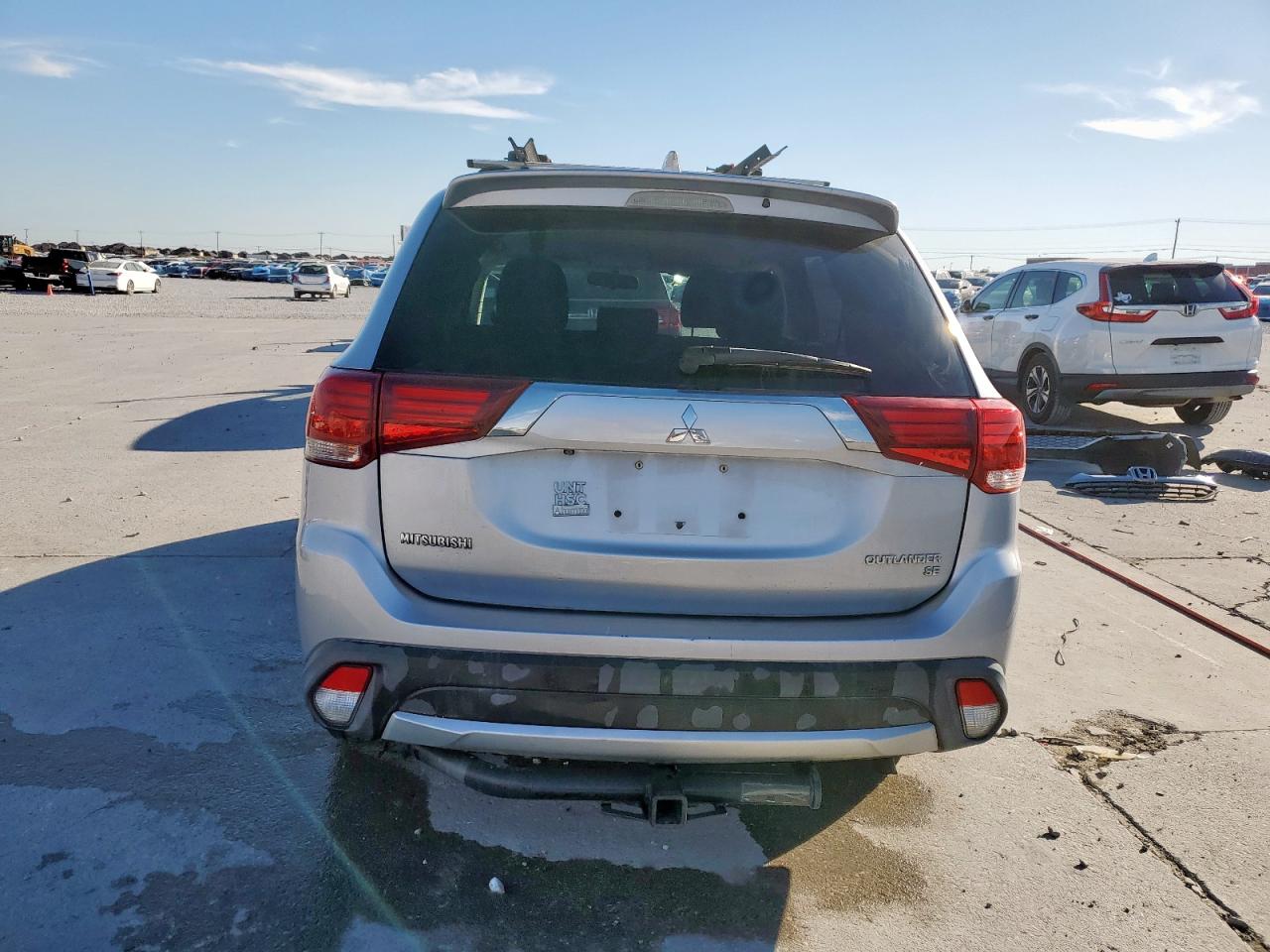 MITSUBISHI OUTLANDER SE