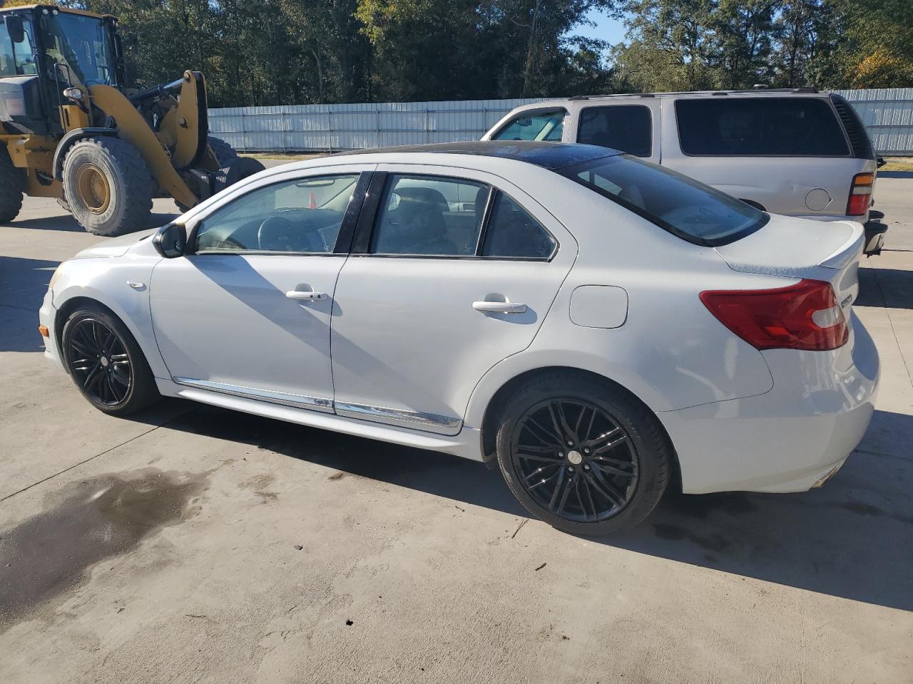 SUZUKI KIZASHI SPORT SLS