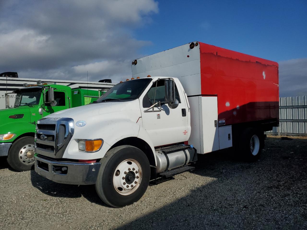 FORD F-750 SUPER DUTY