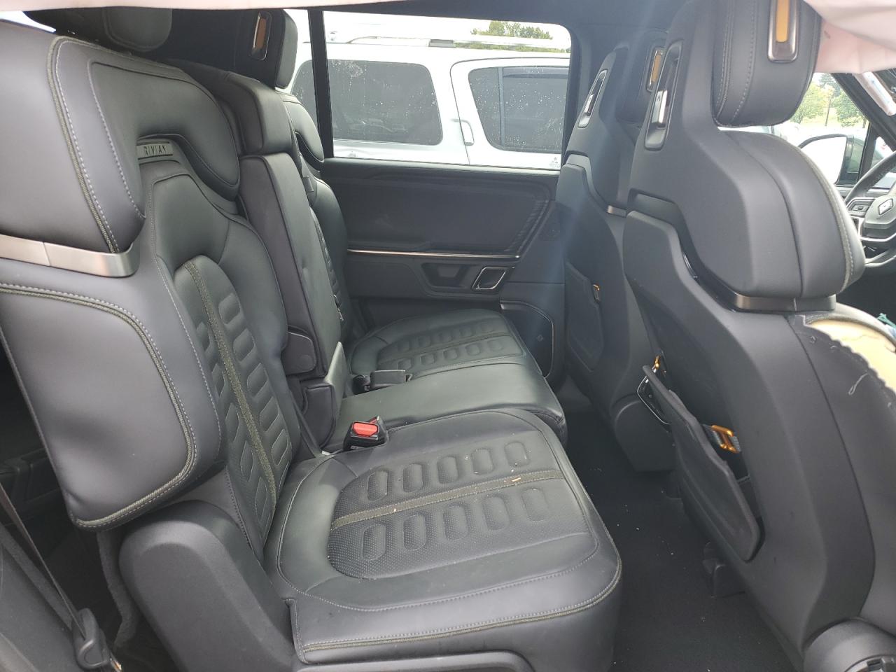 RIVIAN R1S ADVENTURE