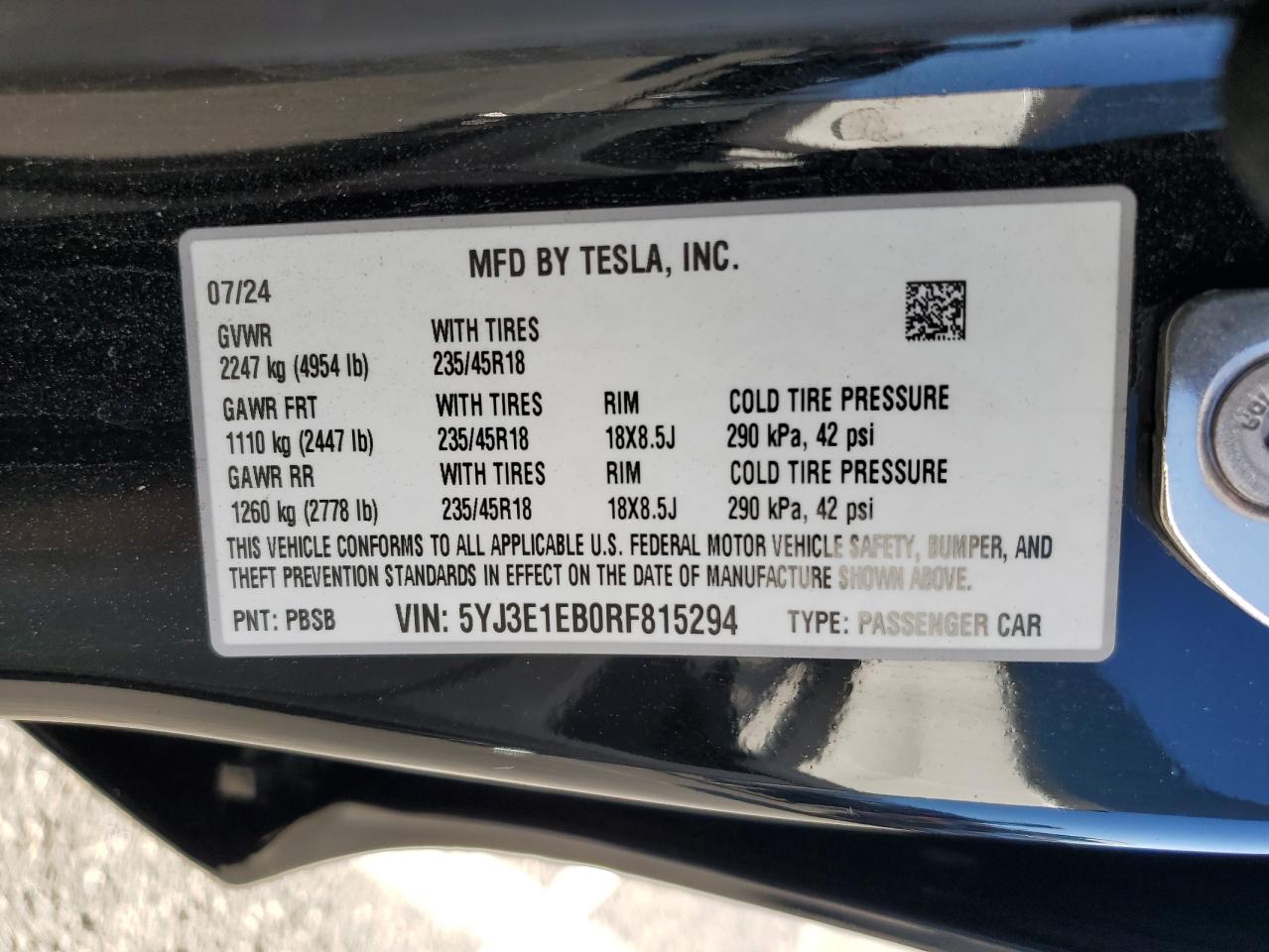 TESLA MODEL 3