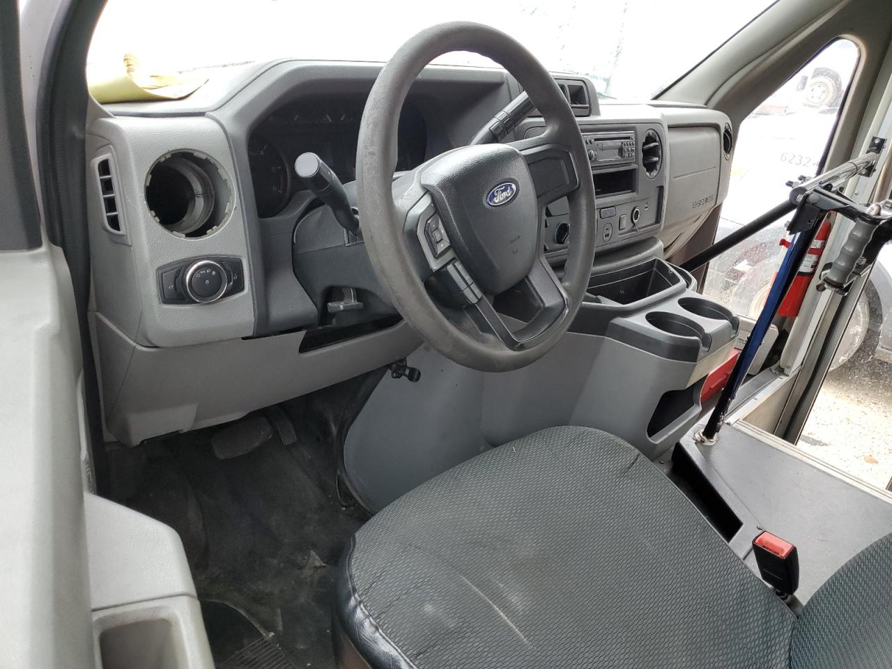 FORD ECONOLINE E450 SUPER DUTY CUTAWAY VAN