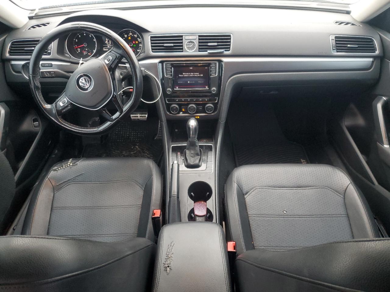 VOLKSWAGEN PASSAT R-LINE