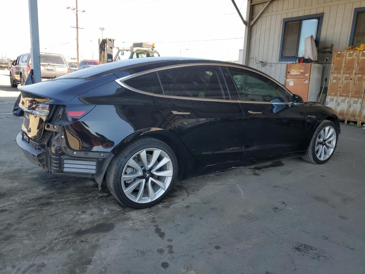 TESLA MODEL 3