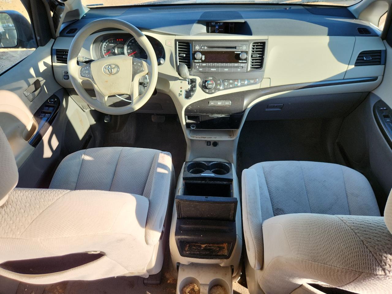 Lot #3297084501 2013 TOYOTA SIENNA LE