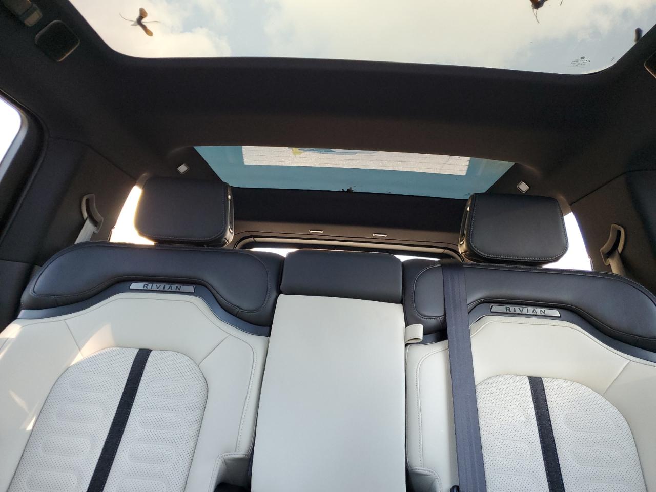 RIVIAN R1S ADVENTURE