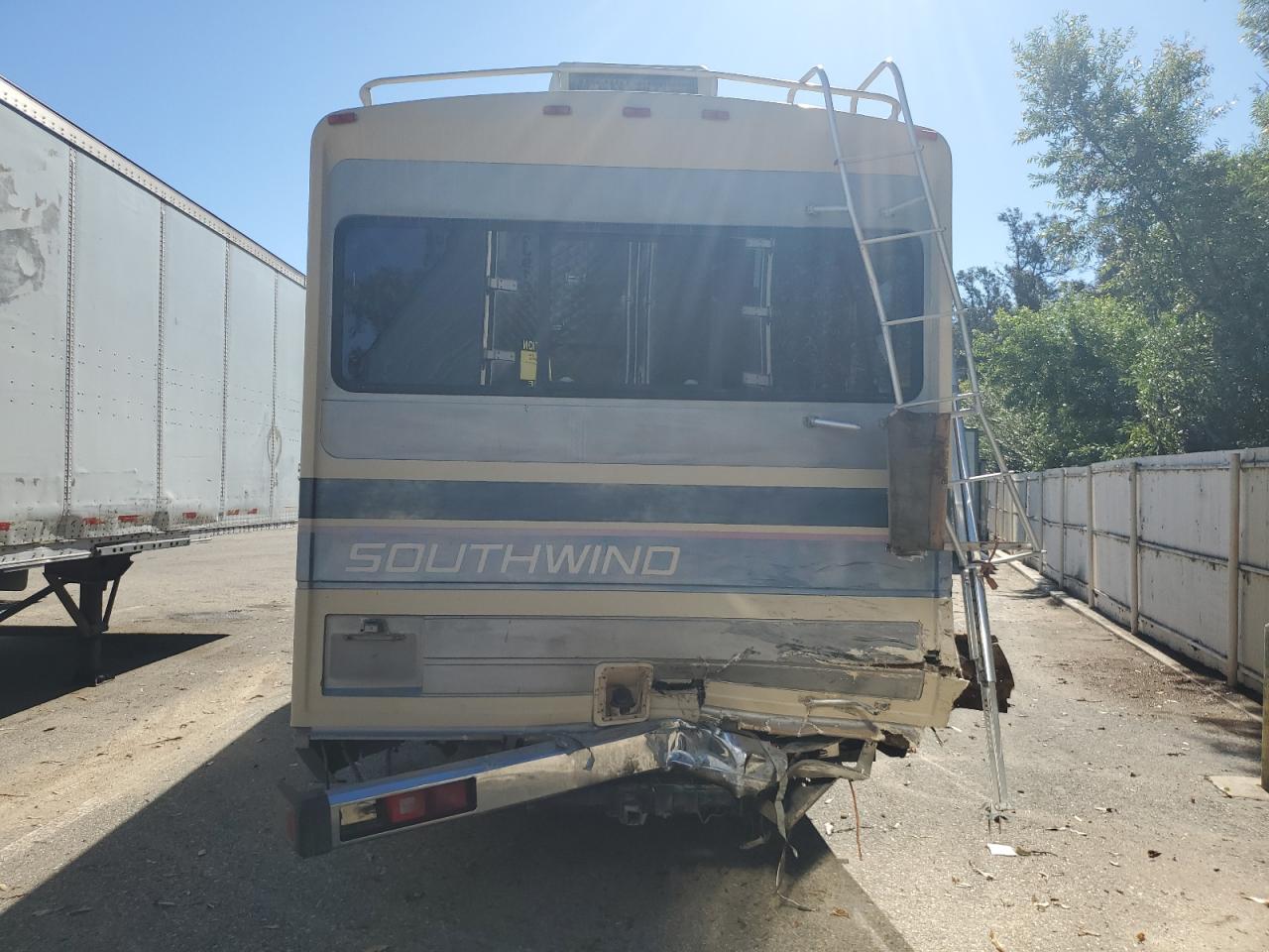 Lot #3286830220 1998 FLEETWOOD SOUTHWIND