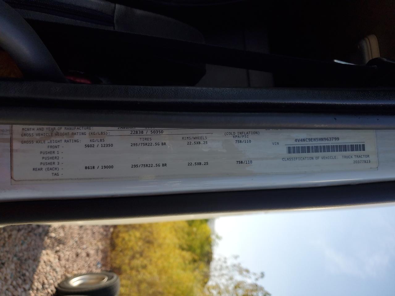 Lot #3285721660 2017 VOLVO VNL