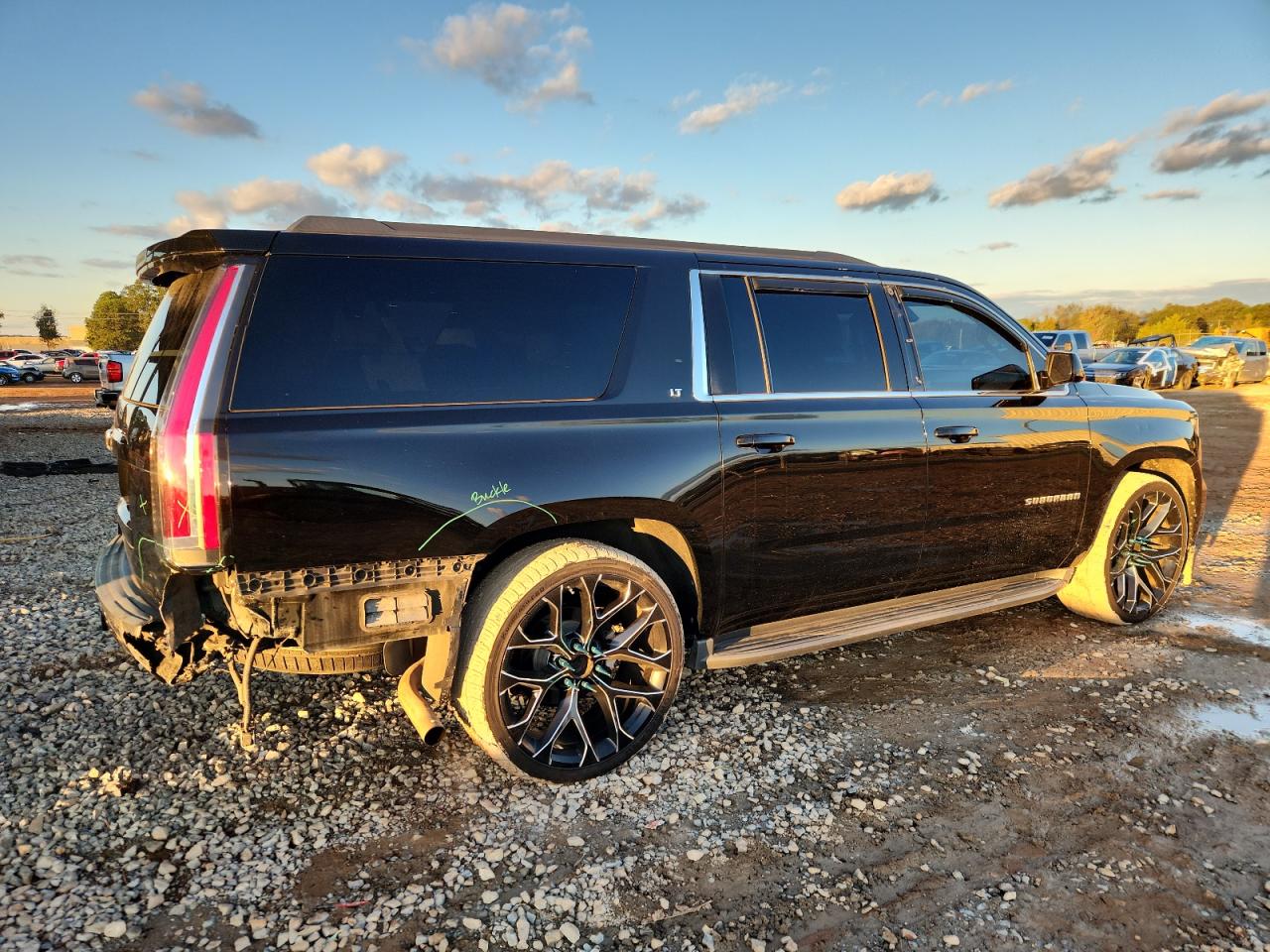 CHEVROLET SUBURBAN C1500 LT