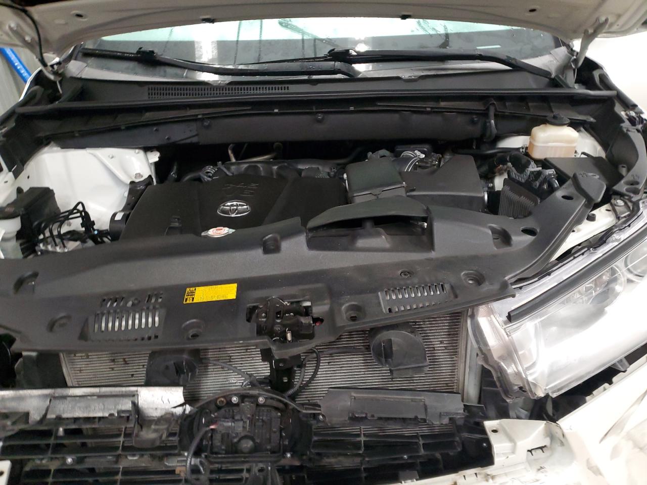 TOYOTA HIGHLANDER LE