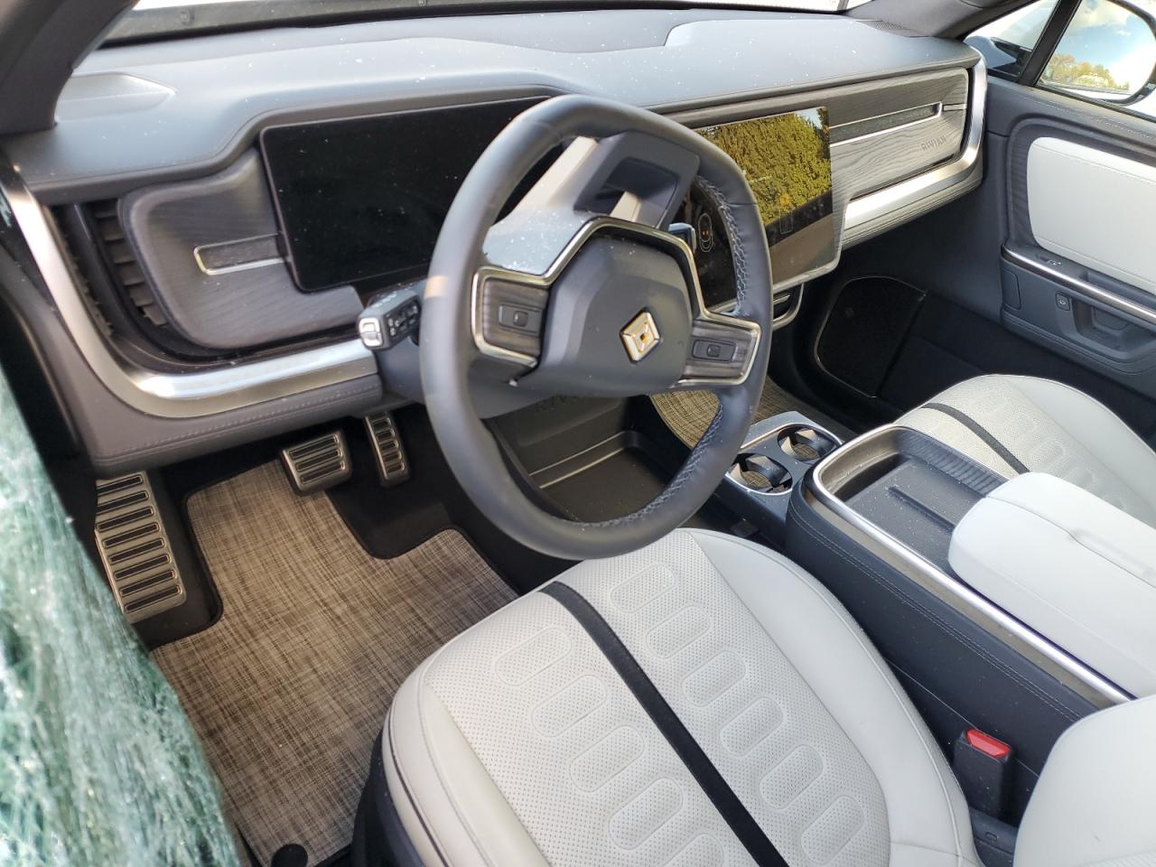 RIVIAN R1S ADVENTURE