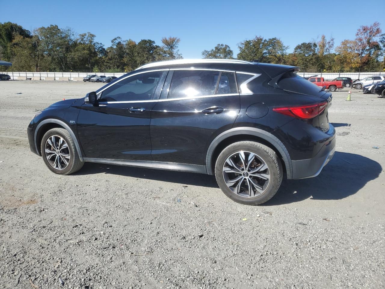 INFINITI QX30 BASE