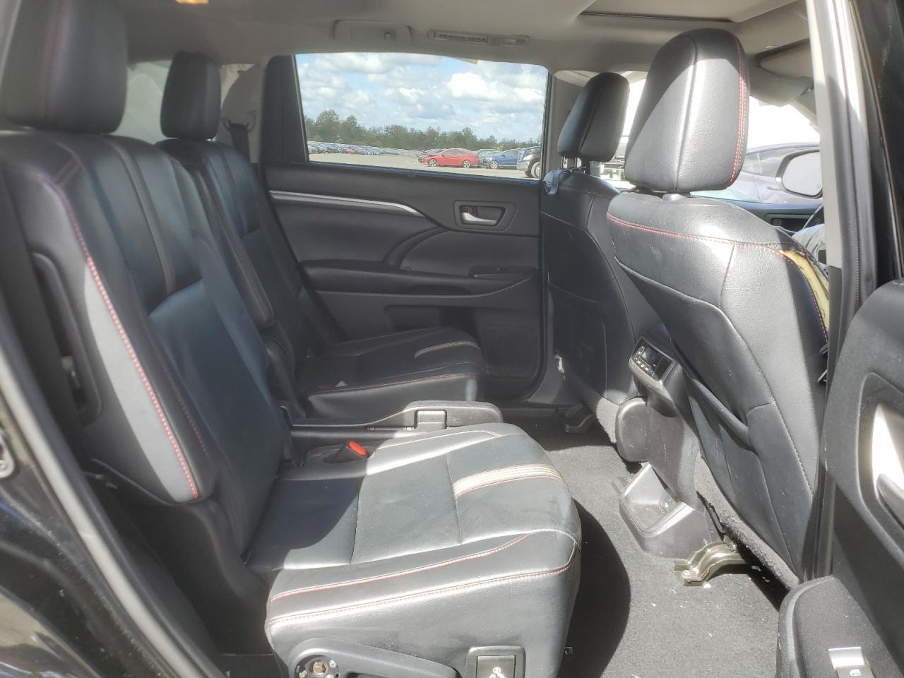 TOYOTA HIGHLANDER SE