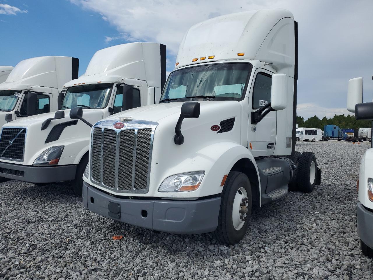 Lot #3285540266 2017 PETERBILT TRACTOR 579