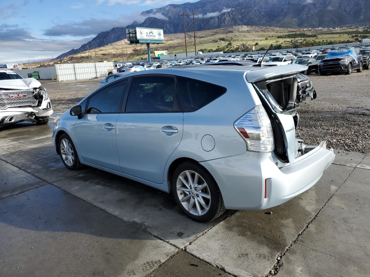 TOYOTA PRIUS V