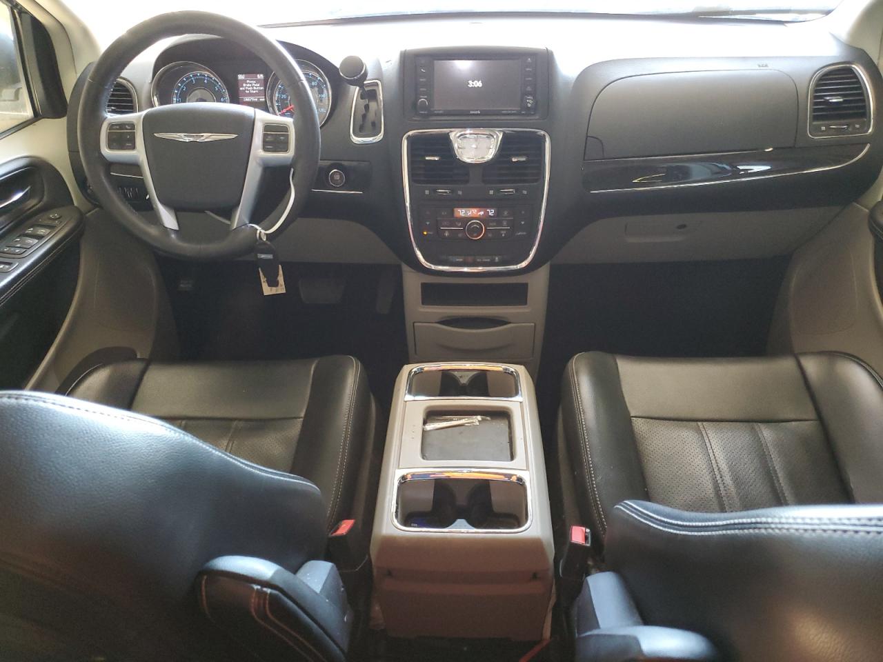 CHRYSLER TOWN & COUNTRY TOURING L