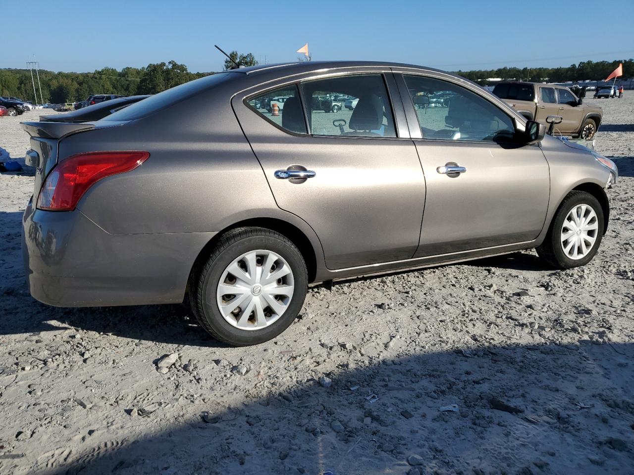 NISSAN VERSA S