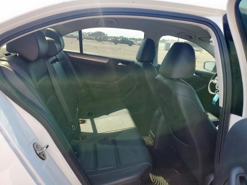 2018 VOLKSWAGEN JETTA SE - 3VWDB7AJ2JM204953