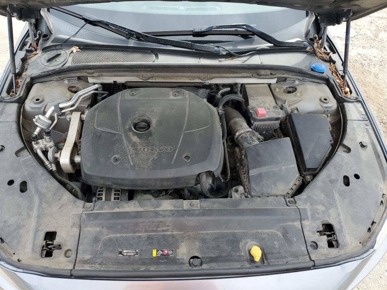 VOLVO S90 T5 MOMENTUM