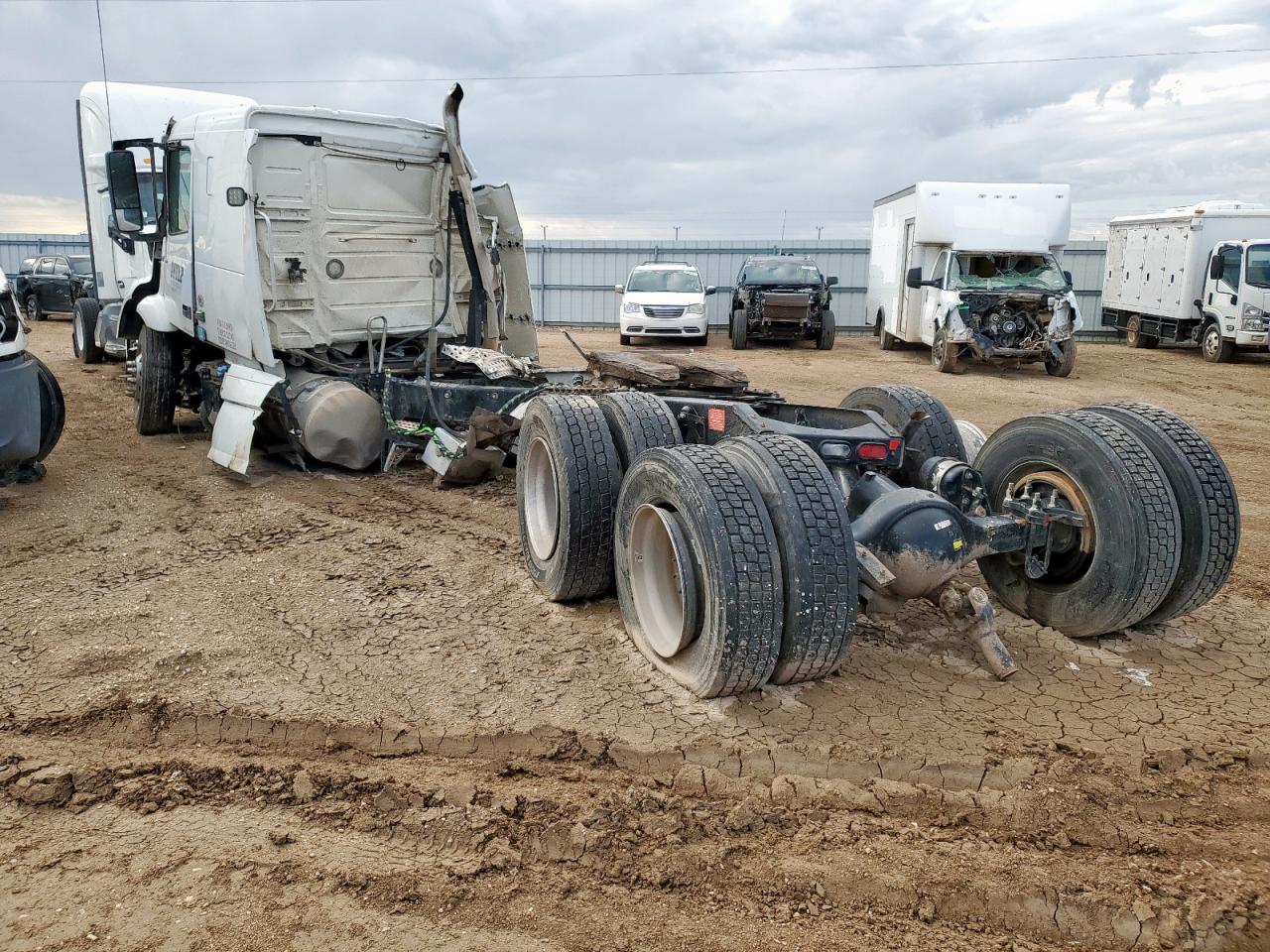 Lot #3308271213 2020 VOLVO VNR