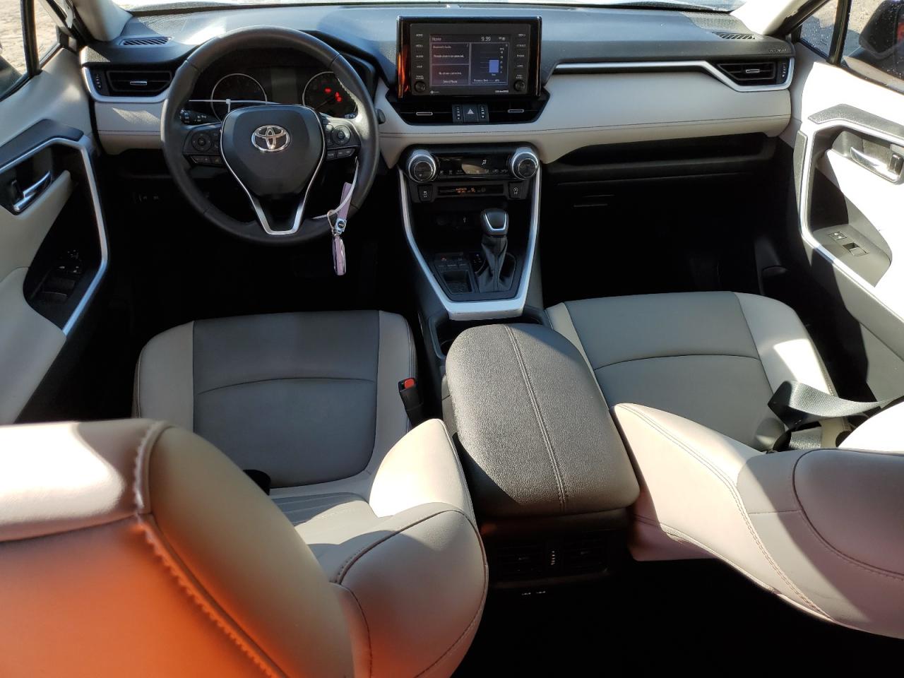 TOYOTA RAV4 XLE PREMIUM