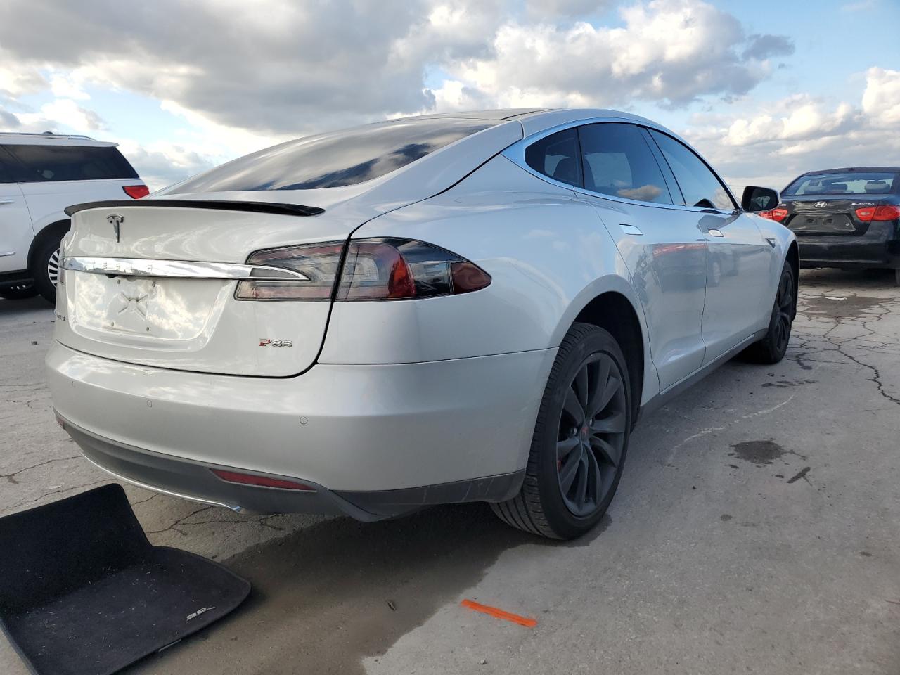 TESLA MODEL S