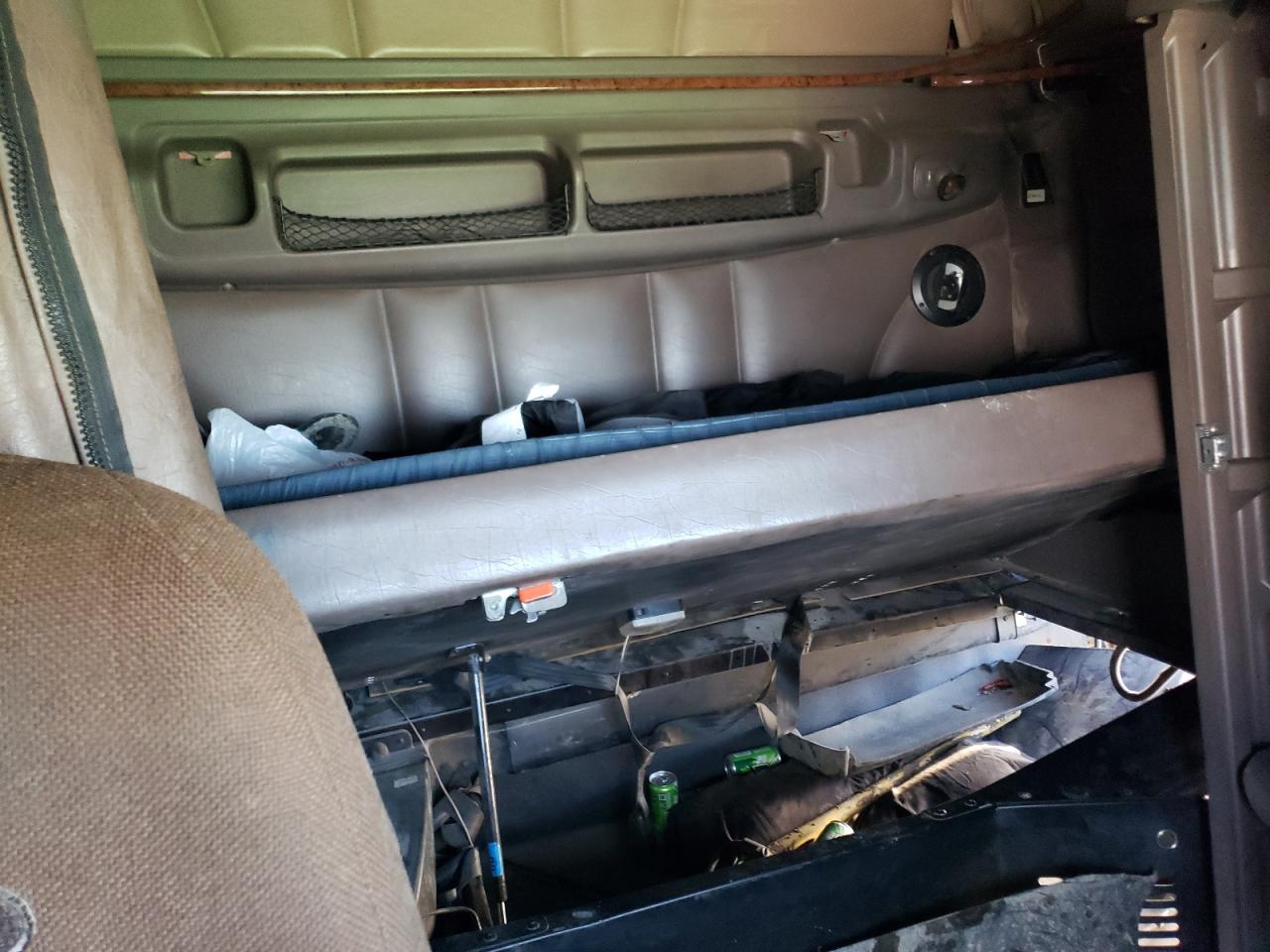 Lot #3311502300 2012 PETERBILT 587