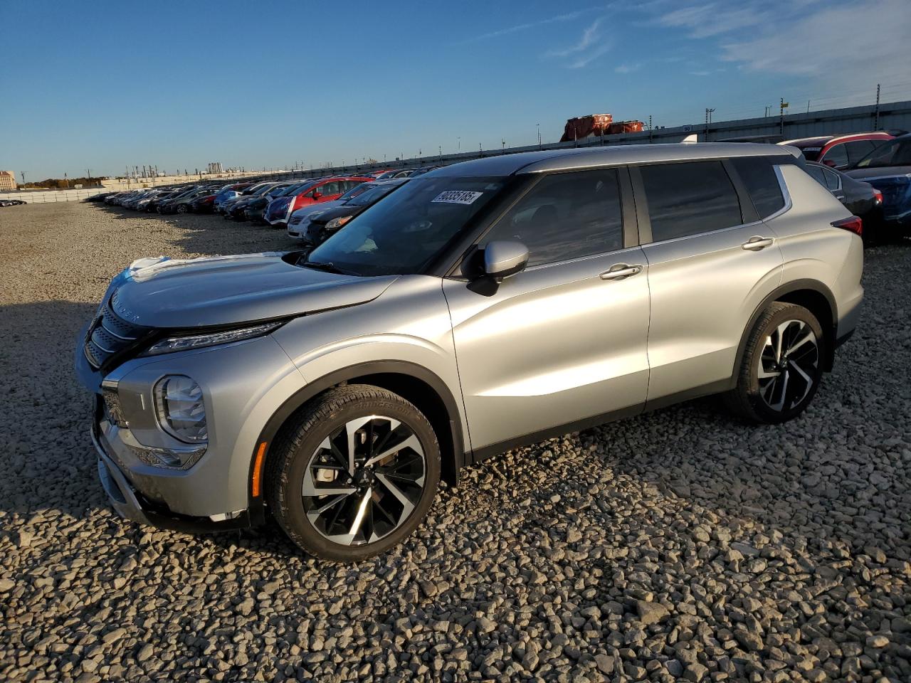 MITSUBISHI OUTLANDER SE