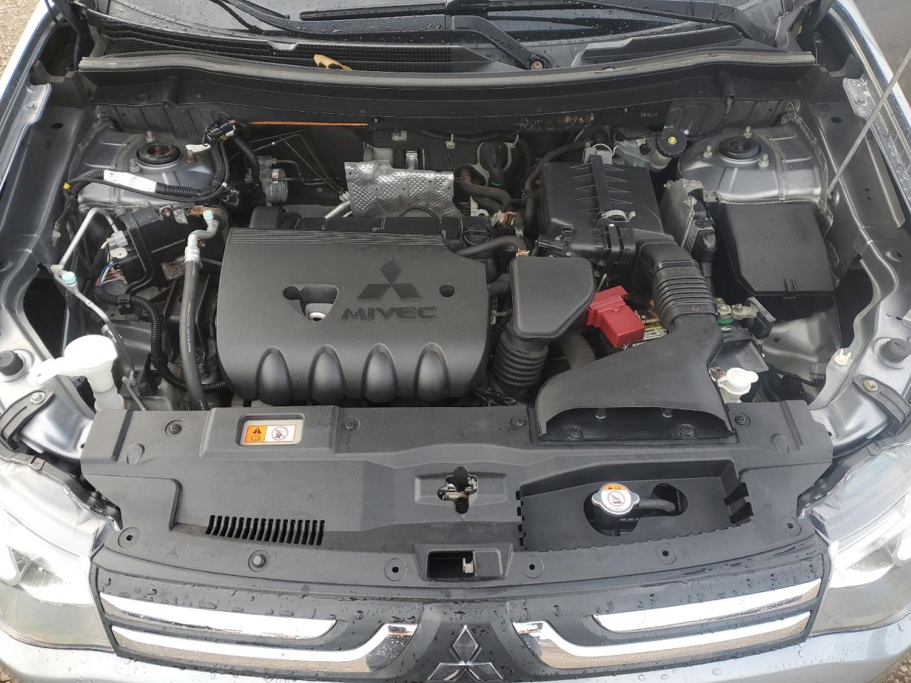 MITSUBISHI OUTLANDER SE