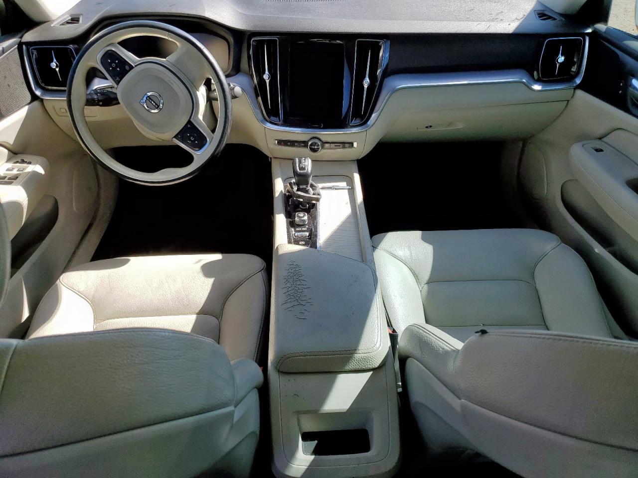 VOLVO S60 T5 MOMENTUM