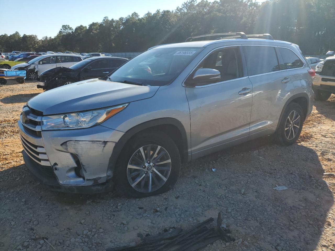 Lot #3290223216 2017 TOYOTA HIGHLANDER SE