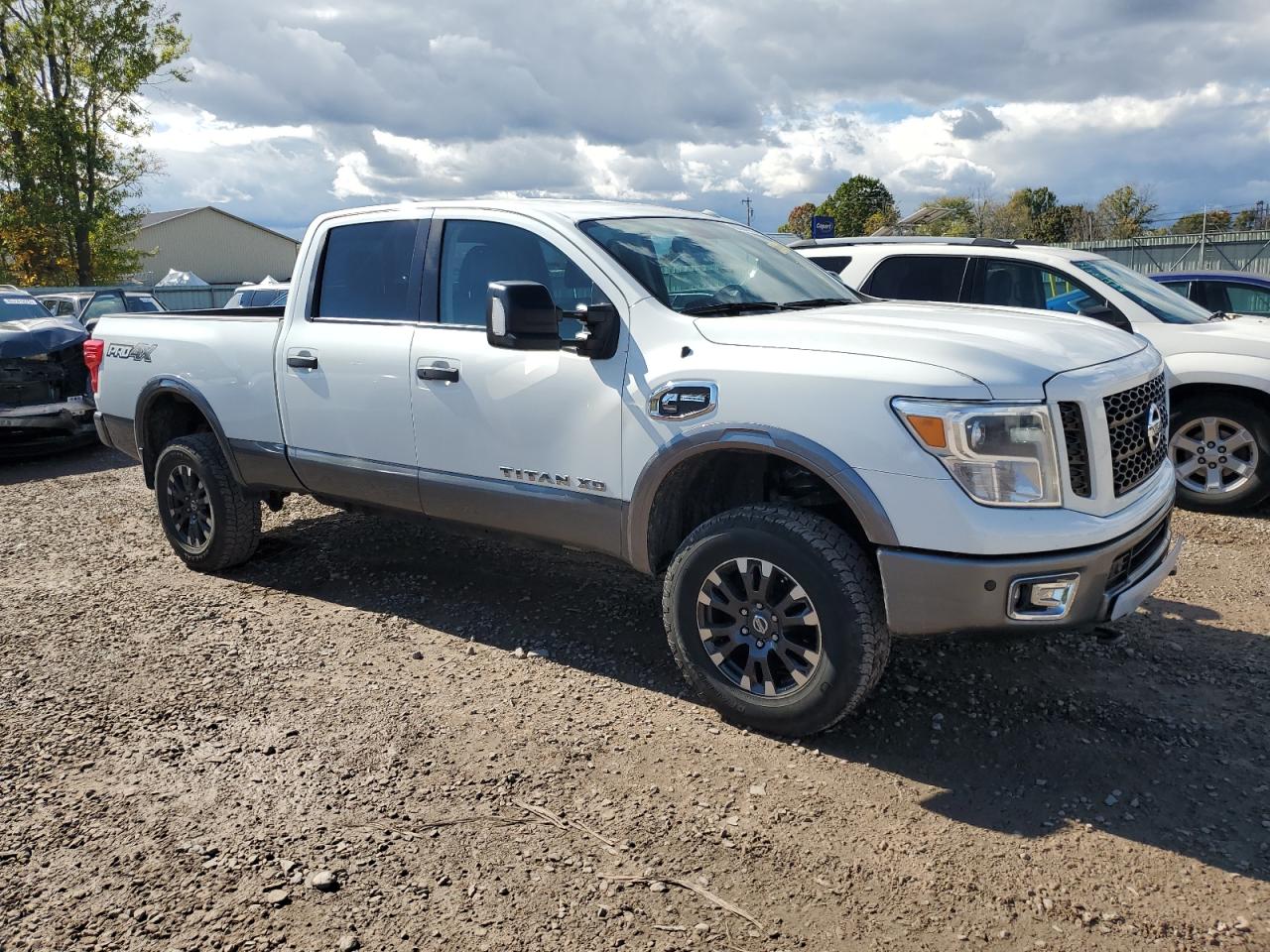 NISSAN TITAN SL