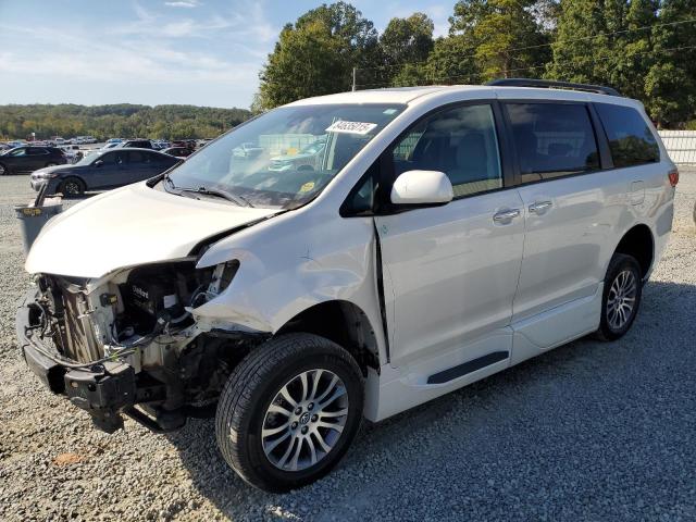 Global Auto Auctions: 2019 TOYOTA SIENNA XLE