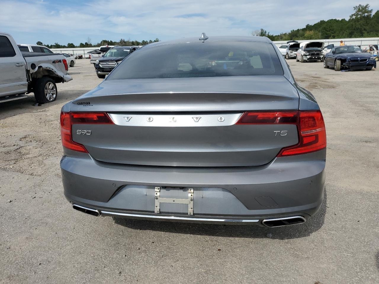 VOLVO S90 T5 MOMENTUM