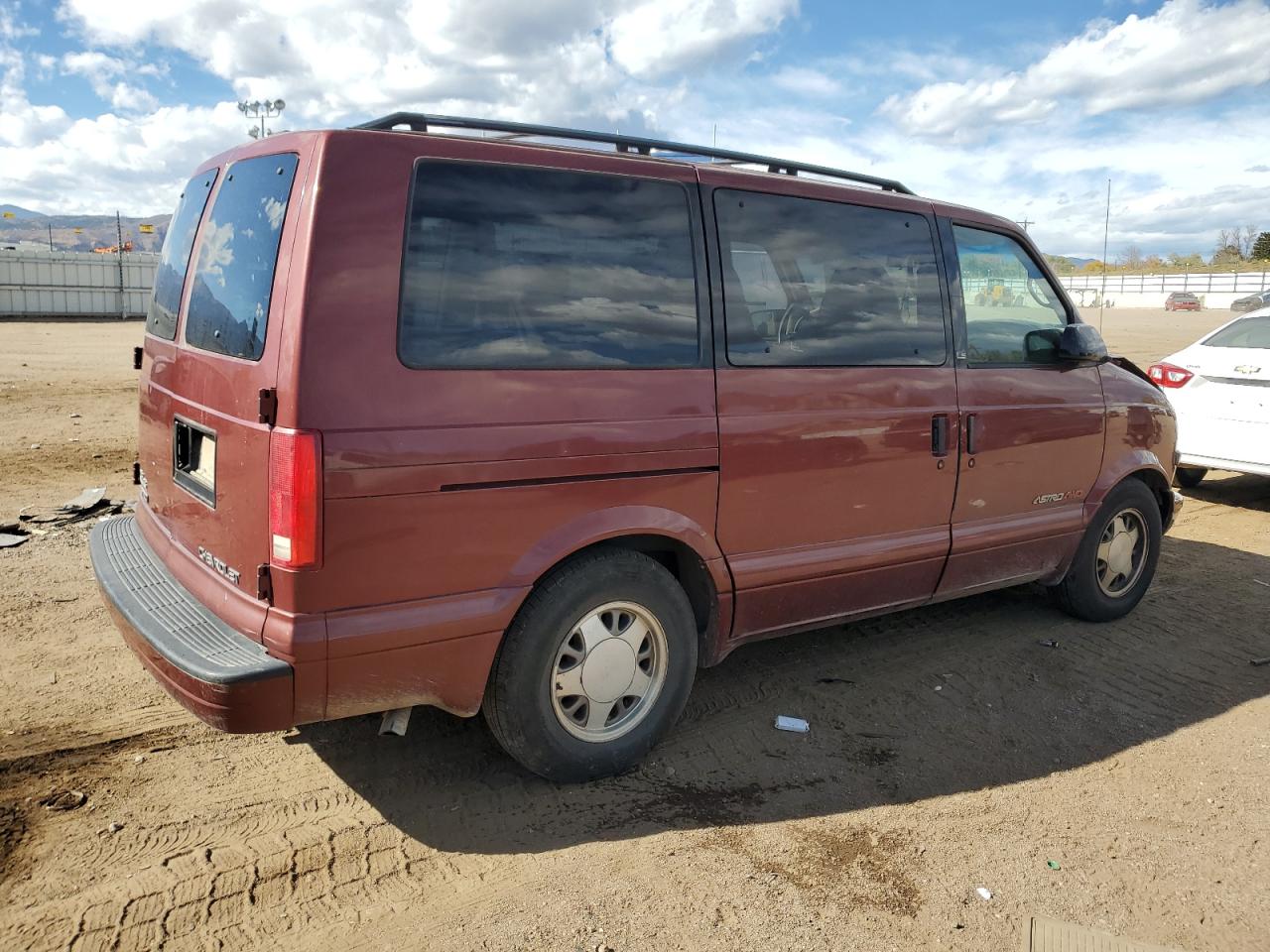 Lot #3302115130 1999 CHEVROLET ASTRO