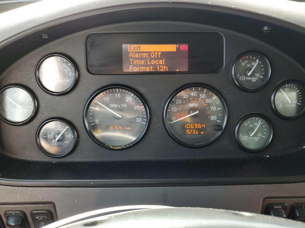 Lot #3265012917 2016 PETERBILT 337