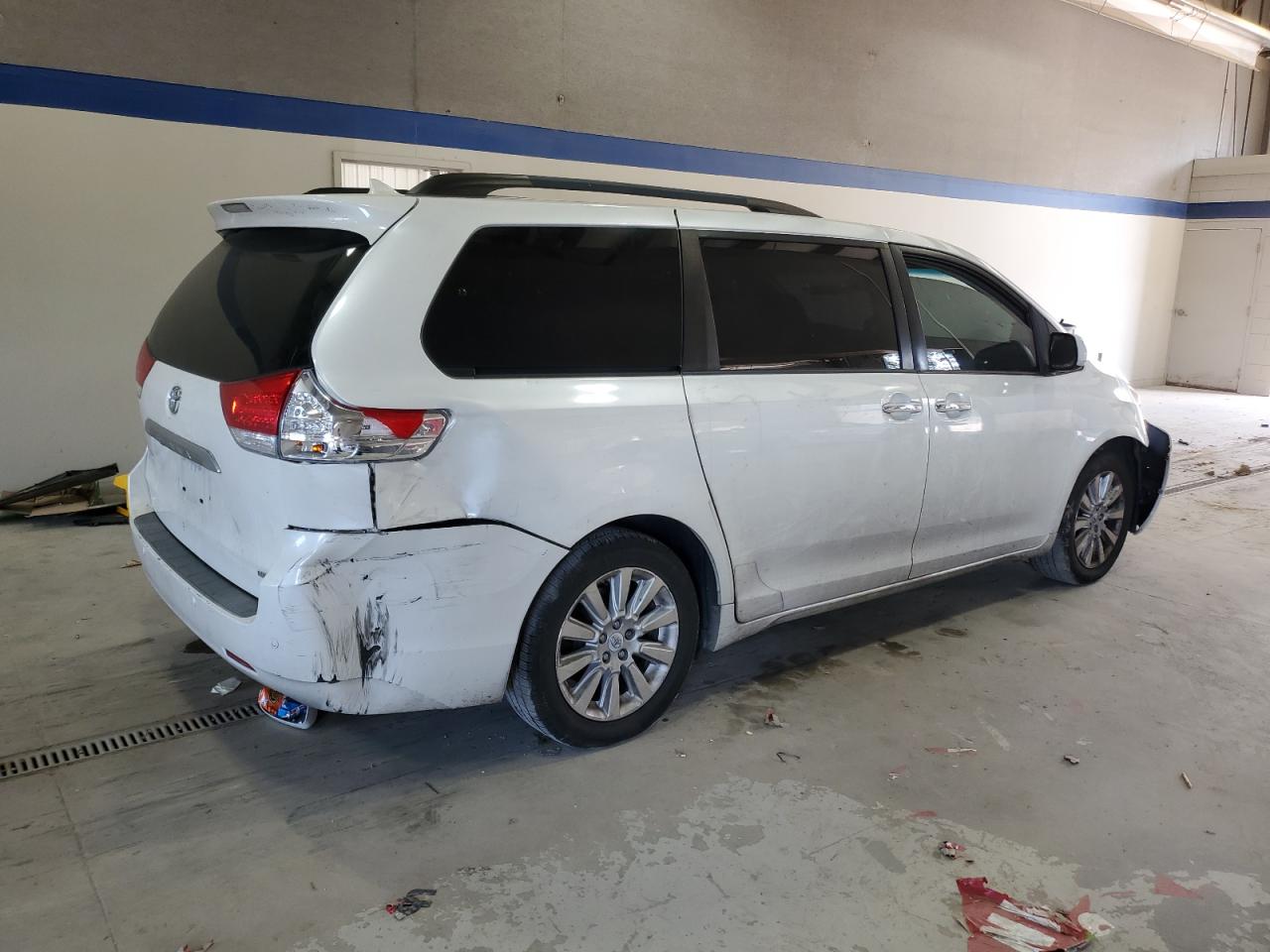TOYOTA SIENNA XLE