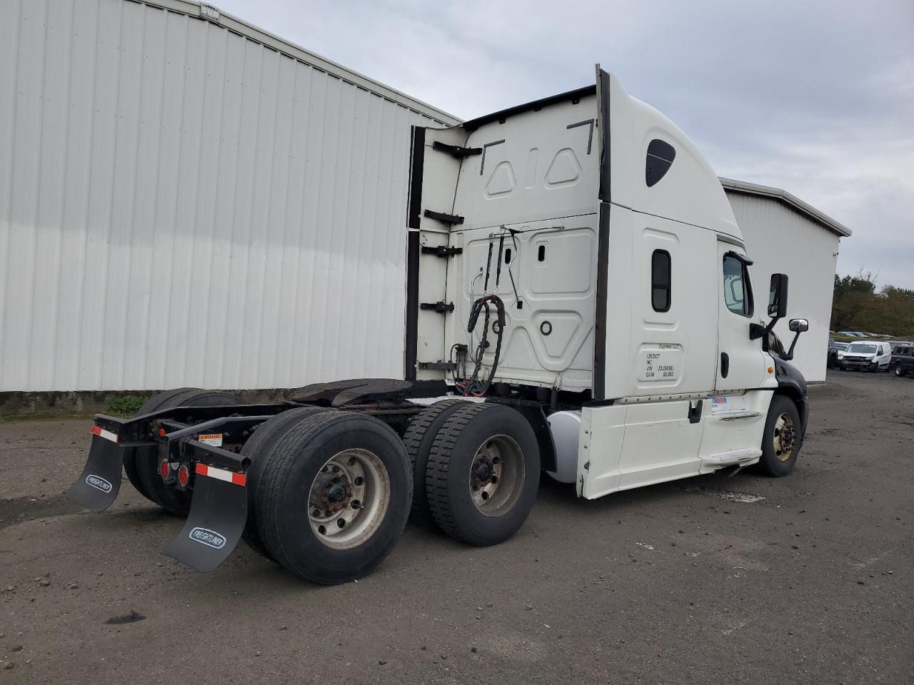 Lot #3285846565 2018 FREIGHTLINER CASCADIA 1