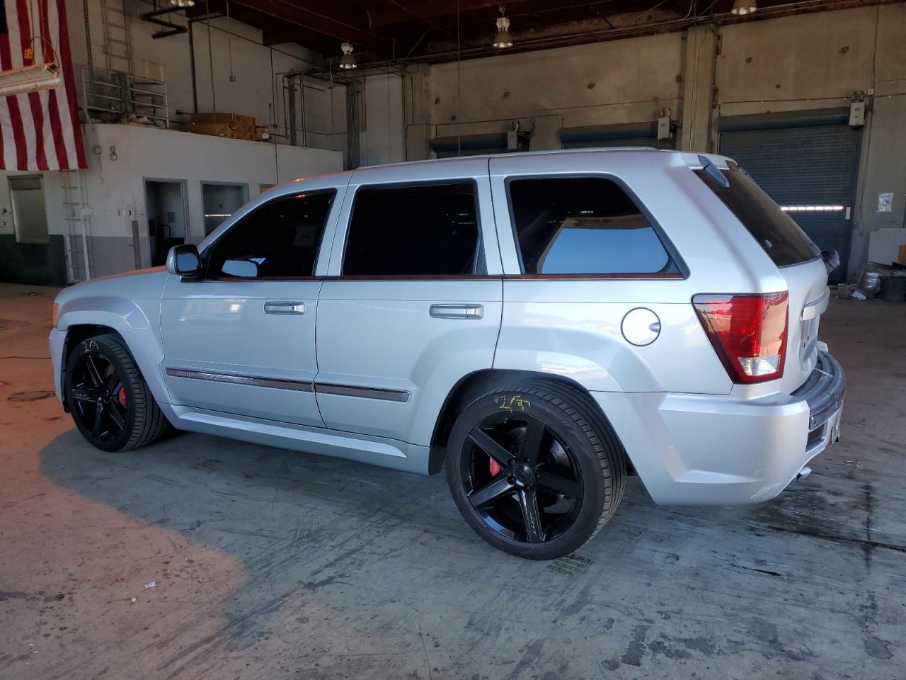 JEEP GRAND CHEROKEE SRT-8