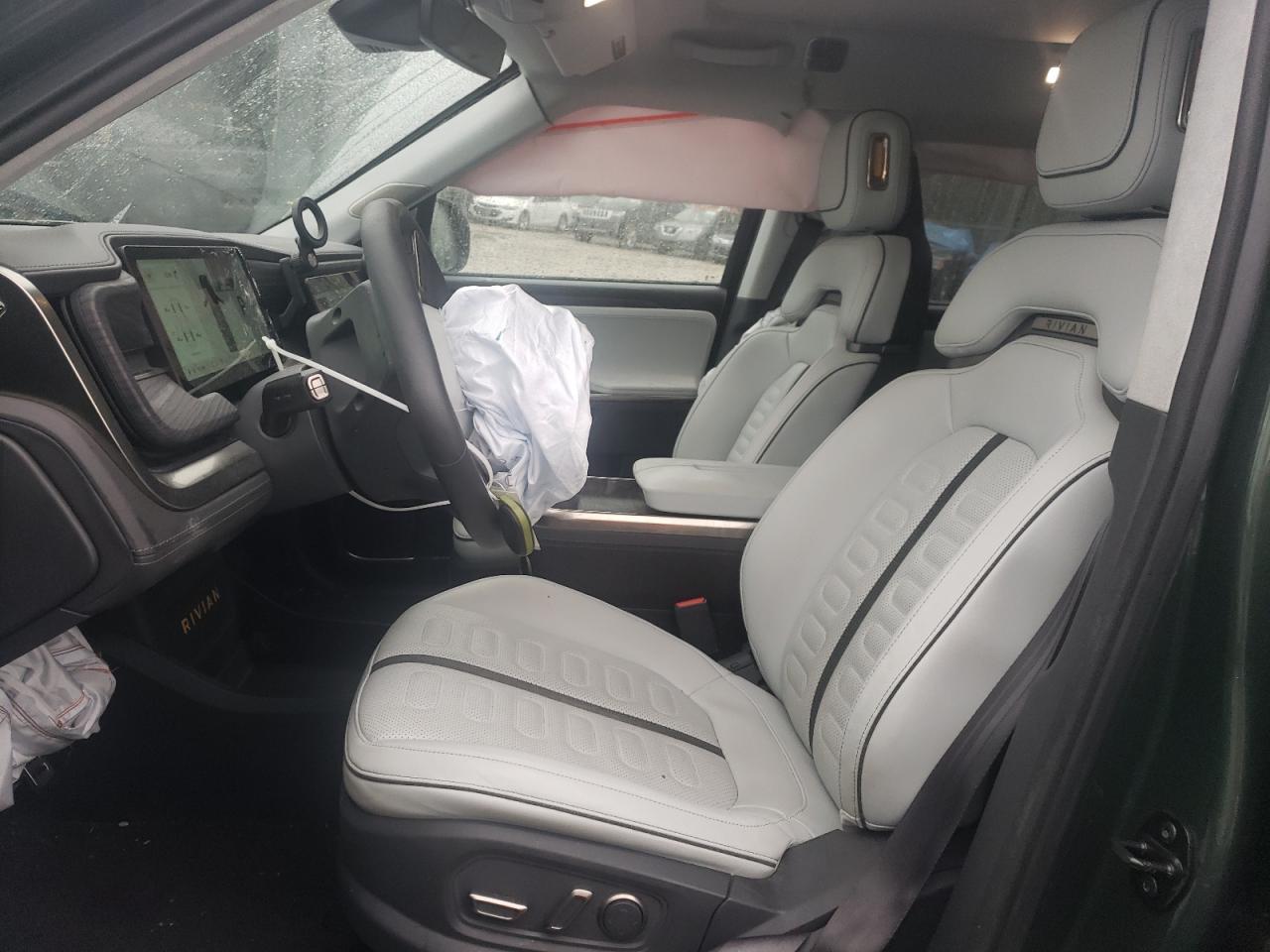 RIVIAN R1S ADVENTURE