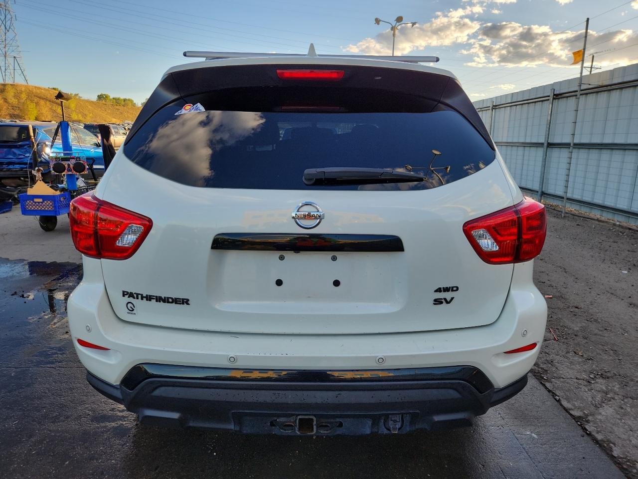 NISSAN PATHFINDER SV